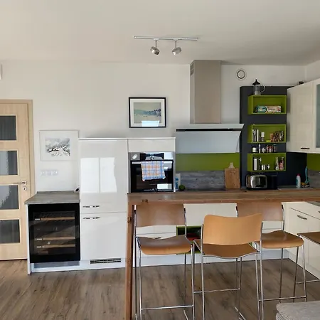 Penthouse Mit Balkon In Zentraler Lage In アパート