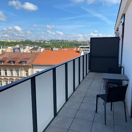 Penthouse Mit Balkon In Zentraler Lage In Appartement Plzeň